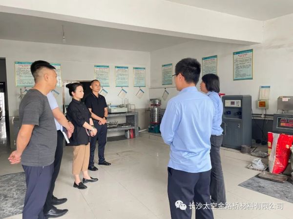 長(zhǎng)沙太空金路橋材料有限公司,雙鋼輪壓路機(jī),福格勒瀝青攤鋪機(jī),AC系列,AF系列,SBS系列