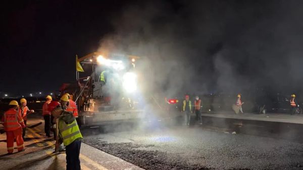 長(zhǎng)沙太空金路橋材料有限公司,雙鋼輪壓路機(jī),福格勒瀝青攤鋪機(jī),AC系列,AF系列,SBS系列