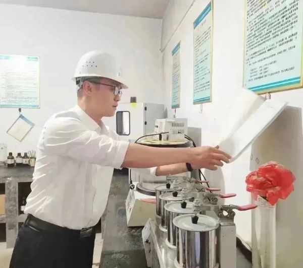 長(zhǎng)沙太空金路橋材料有限公司,雙鋼輪壓路機(jī),福格勒瀝青攤鋪機(jī),AC系列,AF系列,SBS系列 長(zhǎng)沙太空金路橋材料有限公司,雙鋼輪壓路機(jī),福格勒瀝青攤鋪機(jī),AC系列,AF系列,SBS系列