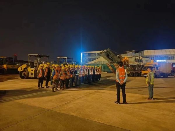 長沙太空金路橋材料有限公司,雙鋼輪壓路機,福格勒瀝青攤鋪機,AC系列,AF系列,SBS系列 長沙太空金路橋材料有限公司,雙鋼輪壓路機,福格勒瀝青攤鋪機,AC系列,AF系列,SBS系列